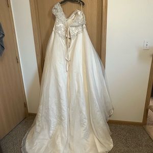 20W wedding dress